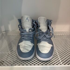 Nike women’s Jorden mid sneaker in size 10